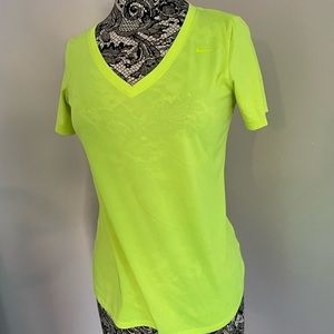 The Nike Tee Athletic Tee Medium